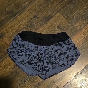 🖤Lululemon Womens Size 4 Regular Running shorts Black Gray so cute!🖤🌟🎀🔥
